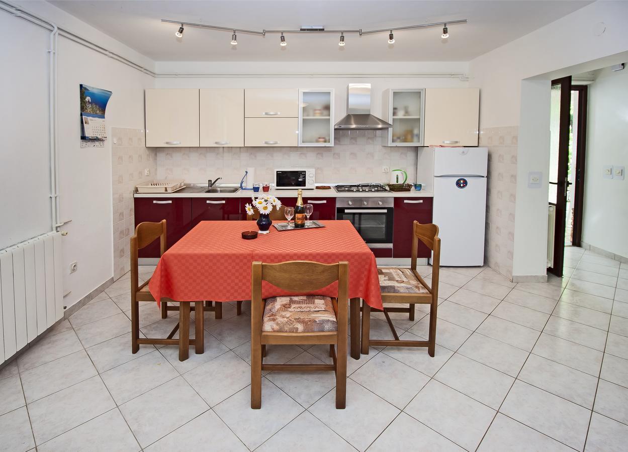 Valeriana Apartment Пула Екстериор снимка